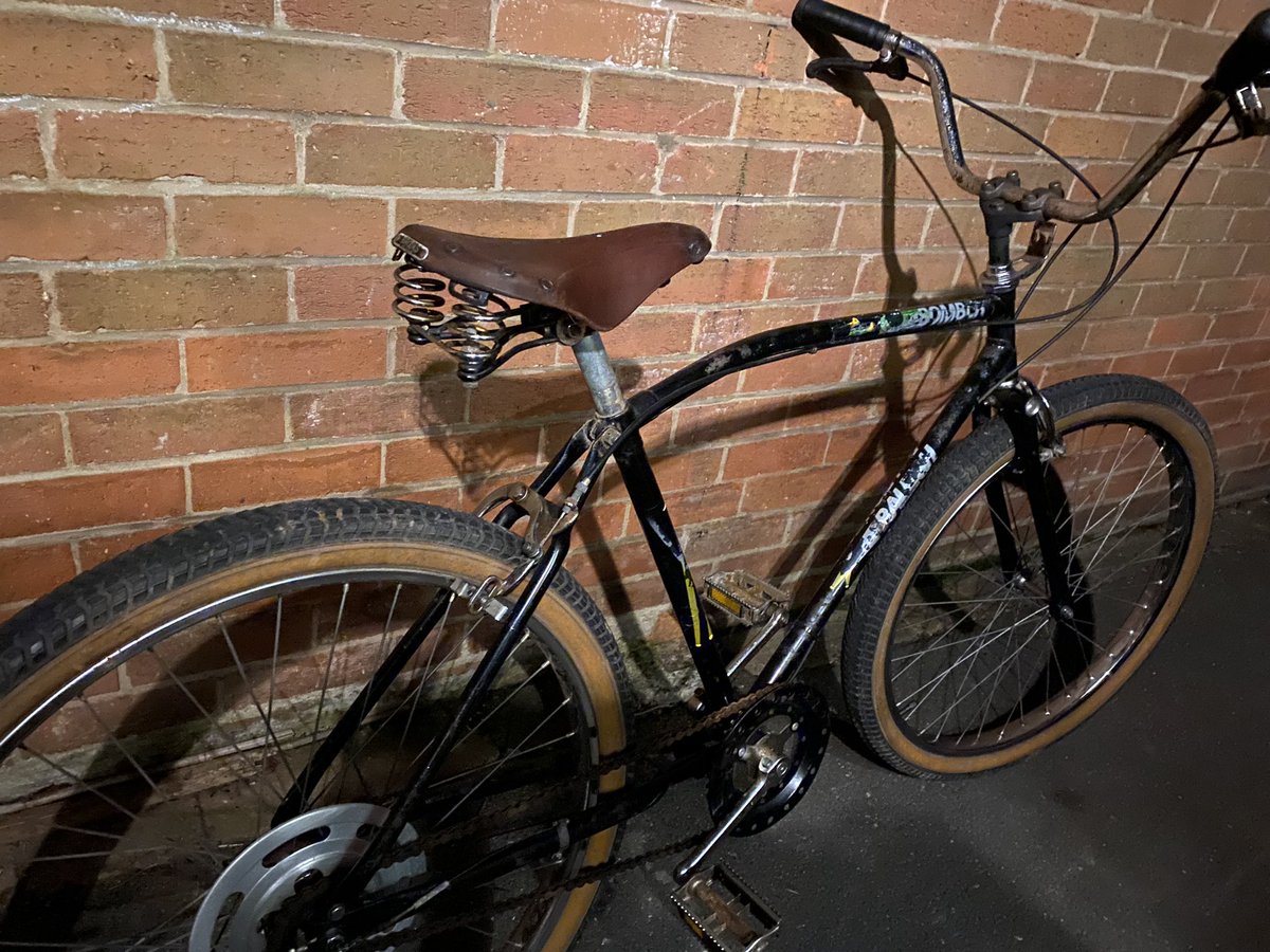 40yardheader's tweet image. Tomorrow I will be mostly playing on bikes. Added a vintage saddle to the Bomber today, going to try to fix the gears and sort the brakes tomorrow. This bike makes me want to smoke Bensons and listen to Saxon.