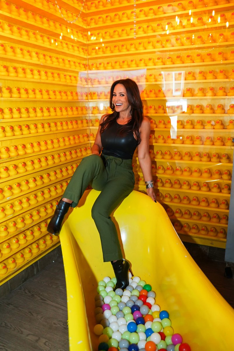 thereallisaann's tweet photo. #NationalRubberDuckyDay 💛 https://t.co/miInRqecKn