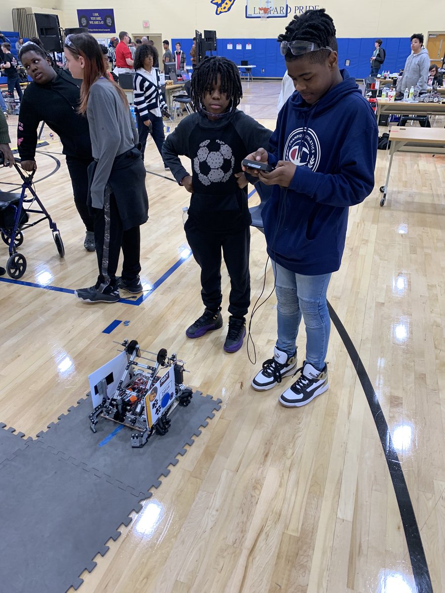 RoboticsDreher's tweet image. We are at a FIRST Tech Challenge Scrimmage at Lugoff Elgin Middle School with our rookie unified FTC team.  Our friends from W.G. Sanders are also here competing in their first FTC season and looking great!