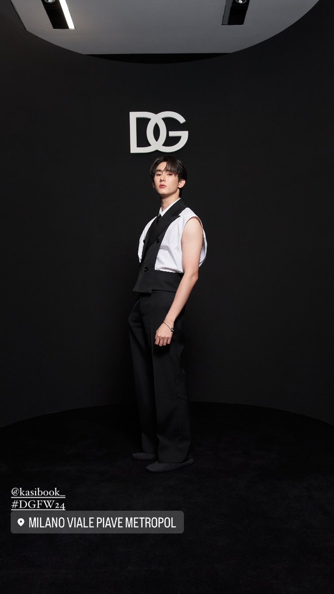 bookfamily_'s tweet photo. 📆  ·  140124
ıɢ ── ꜱᴛᴏʀч  dolcegabbana ♡◞

(💌) ˑ  🔥😎

FORCEBOOK IN MILAN
#DGFW24xForceBook
#kasibook #ชาวบรรณา https://t.co/0Hwvwbj8Me