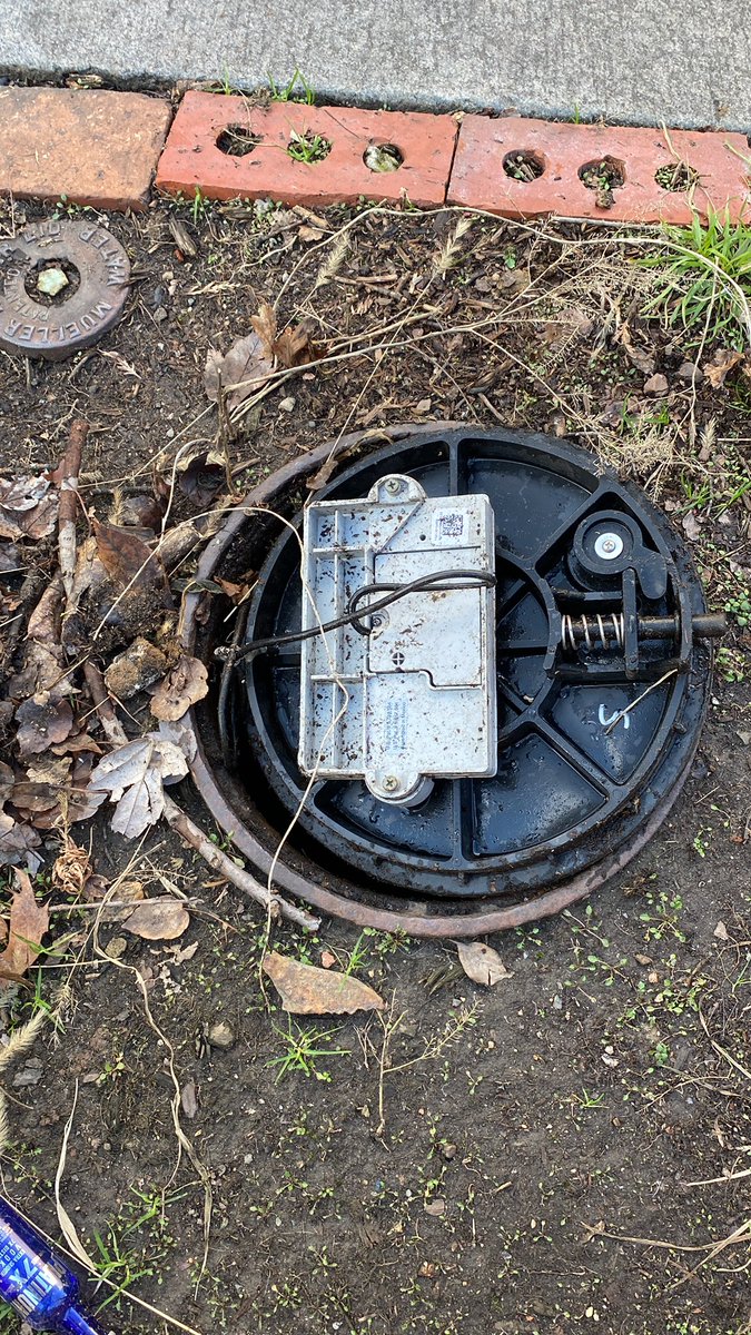 cherylbee's tweet photo. @311DCgov @dcwater a neighbor just fell through this loose meter cover in front of 928 S St NW. please send repair crew to secure this and prevent injury https://t.co/c9vGMEKYWa