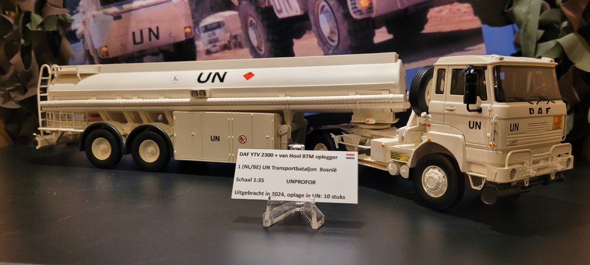 UNPF_Collection's tweet photo. Schaalmodel DAF 2300 YTV BTM, Koninklijke Landmacht jaren '90 in UN uitvoering.

Schaal: 1:35 
Missie: UNPROFOR, Bosnië.
Sinds januari 2024 opgenomen in de historische collectie van The Dutch Unprofor Military Museum Collection.

#DAF #Leger #Landmacht #YTV #BTM #Schaalmodel https://t.co/9fhdac4CA2