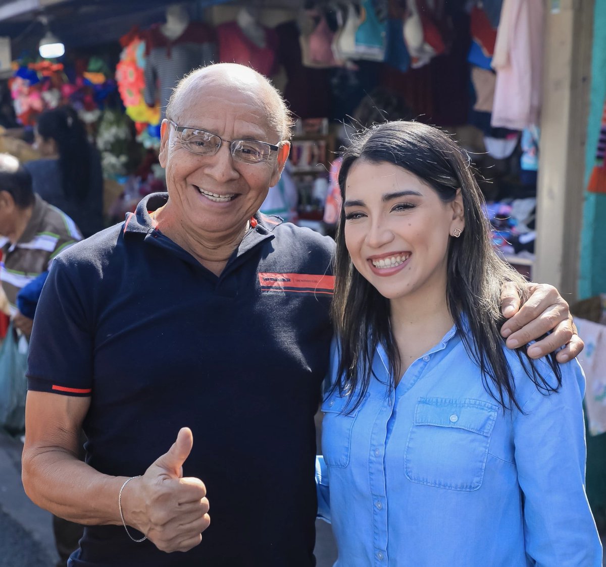 DaniaGonzalz's tweet photo. Es de gran importancia para mí estar cerca de ustedes, escuchándolos activamente y manteniendo este continuo acercamiento que fortalece las iniciativas en el proceso legislativo.

📍Mercado Mejicanos. https://t.co/FTHxrKDdGY