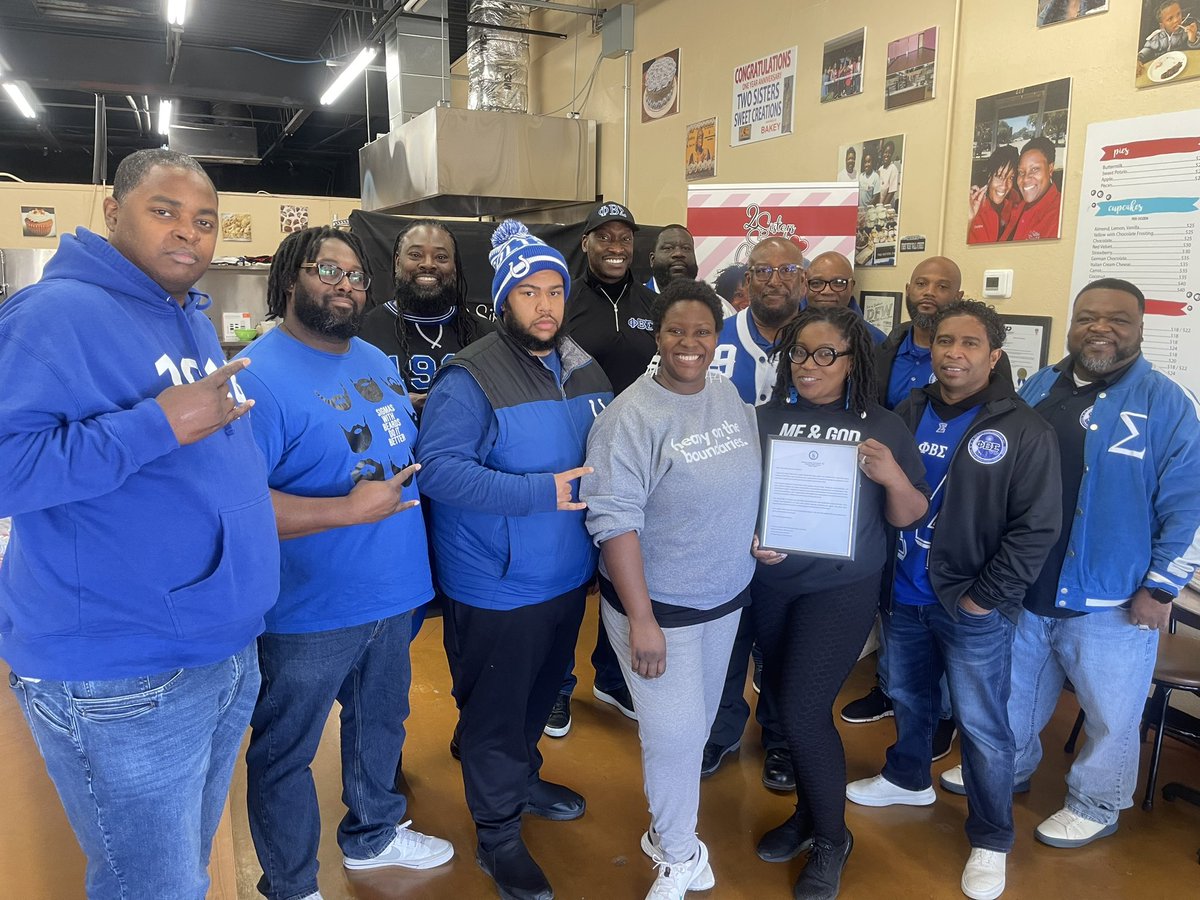 Brothers of Theta Mu Sigma Alumni Chapter supporting our black owned wand presenting an award of appreciation to Two Sisters Sweet Creations for being a sponsor at our winter gala. #Dallassigmas #phibetasigma1914 #supportblackownedbusinesses #blackspendinitiative