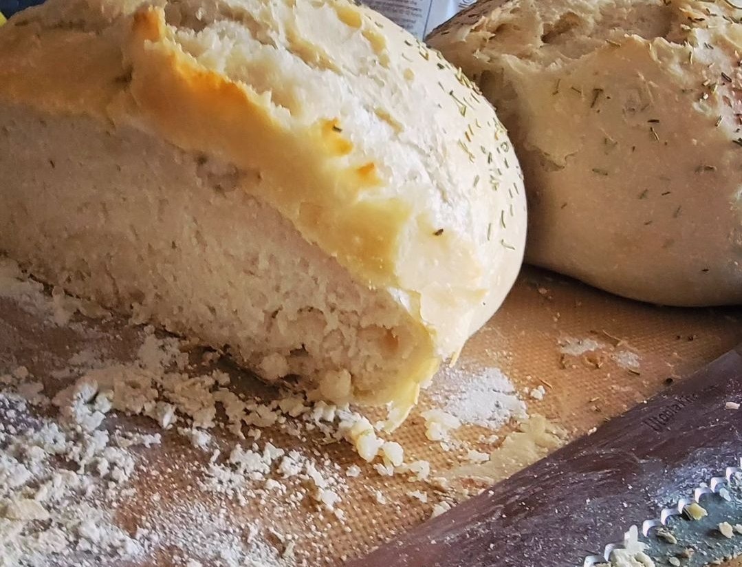 crystalgroves's tweet image. Had a few minutes left to cook before the electric went out. Still good tho

#breadmaking #bread