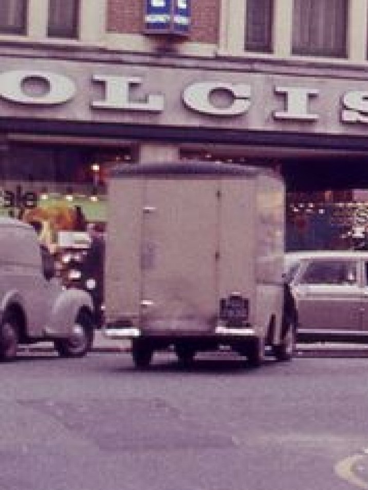 Knowledgepoint's tweet photo. February 1971, turning right from Poland Street into Oxford Street, we see a gown van, which in those days the west end was full of them. They enabled dresses and gowns to be delivered on hangers. Just why they disappeared I know not. can you remember them? https://t.co/w70q06bzN3