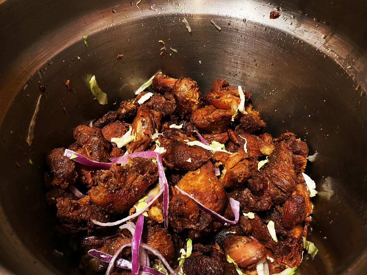 SmearedApron's tweet photo. Muffin tops! Let’s get into some good loving fried gryo (pork) and chicken from my favourite person in the world, mother 😋!! A little holiday nostalgia taking me back 🥰!

#thanksma #friedstuff #smearedapron #dontcrowdme #foodie https://t.co/NDKmU3d0bg