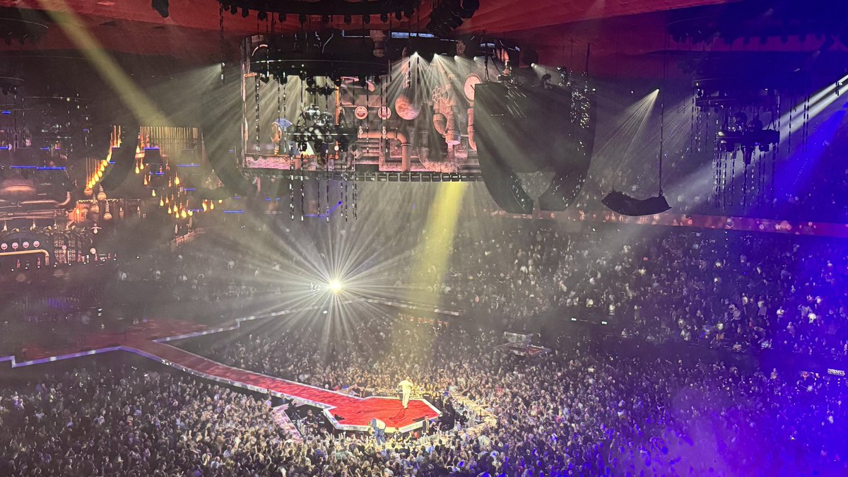 David_0229's tweet photo. @VriendvanAmstel jullie zijn awesome!! #vval2024 https://t.co/GZGLD4FtdX