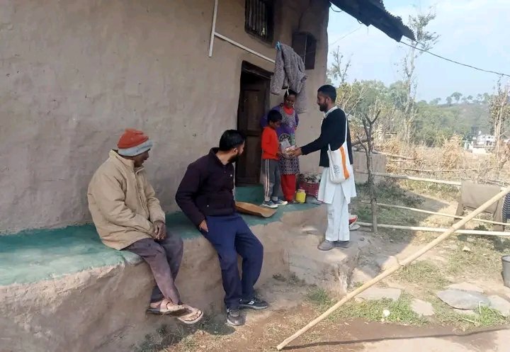 AshishSharma_70's tweet image. सेवार्थ विद्यार्थी ऊना इकाई के द्वारा मलाहत बस्ती ऊना में रहने वाले बच्चों,सेवार्थ विद्यार्थी संगठनात्मक जिला पालमपुर द्वारा पंचायत बल्ला,चाचियाँ में प्रवासियों के साथ लोहड़ी का त्यौहार मनाया गया।
#StudentsForSeva(SFS)
#Students4SevaHimachalPradesh 
#SFS4UNA  #SFS4PALAMPUR