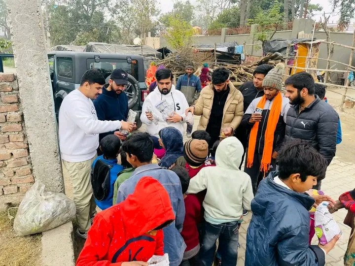 AshishSharma_70's tweet image. सेवार्थ विद्यार्थी ऊना इकाई के द्वारा मलाहत बस्ती ऊना में रहने वाले बच्चों,सेवार्थ विद्यार्थी संगठनात्मक जिला पालमपुर द्वारा पंचायत बल्ला,चाचियाँ में प्रवासियों के साथ लोहड़ी का त्यौहार मनाया गया।
#StudentsForSeva(SFS)
#Students4SevaHimachalPradesh 
#SFS4UNA  #SFS4PALAMPUR