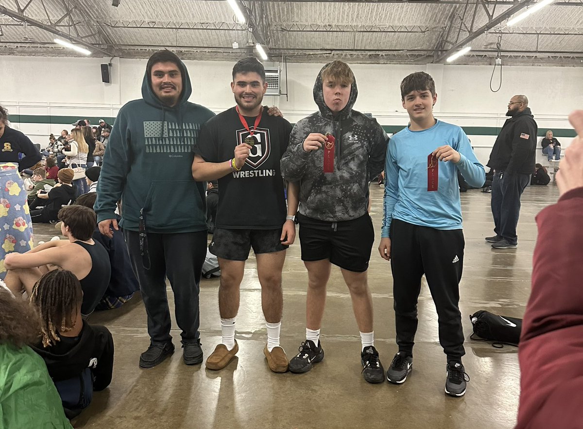 Greenon High school lifting awards for the 𝟮𝟬𝟮𝟰 @NE_JETS_AD 𝗽𝗼𝘄𝗲𝗿𝗹𝗶𝗳𝘁𝗶𝗻𝗴 𝗺𝗲𝗲𝘁:

<a href="/Cristian515236/">Cristian Cervantes</a>: 1st place

<a href="/GoodbarCalvin/">𝕔𝕒𝕝𝕧𝕚𝕟 𝕘𝕠𝕠𝕕𝕓𝕒𝕣 ✞ 2027</a>: 2nd place

Aiden Chaney: 2nd place

<a href="/kkjwooten/">Greenon Knights Football</a> <a href="/JeffGoodbar/">Jeff Goodbar</a> 

#MOG 🏴‍☠️☠️🏈🏋️