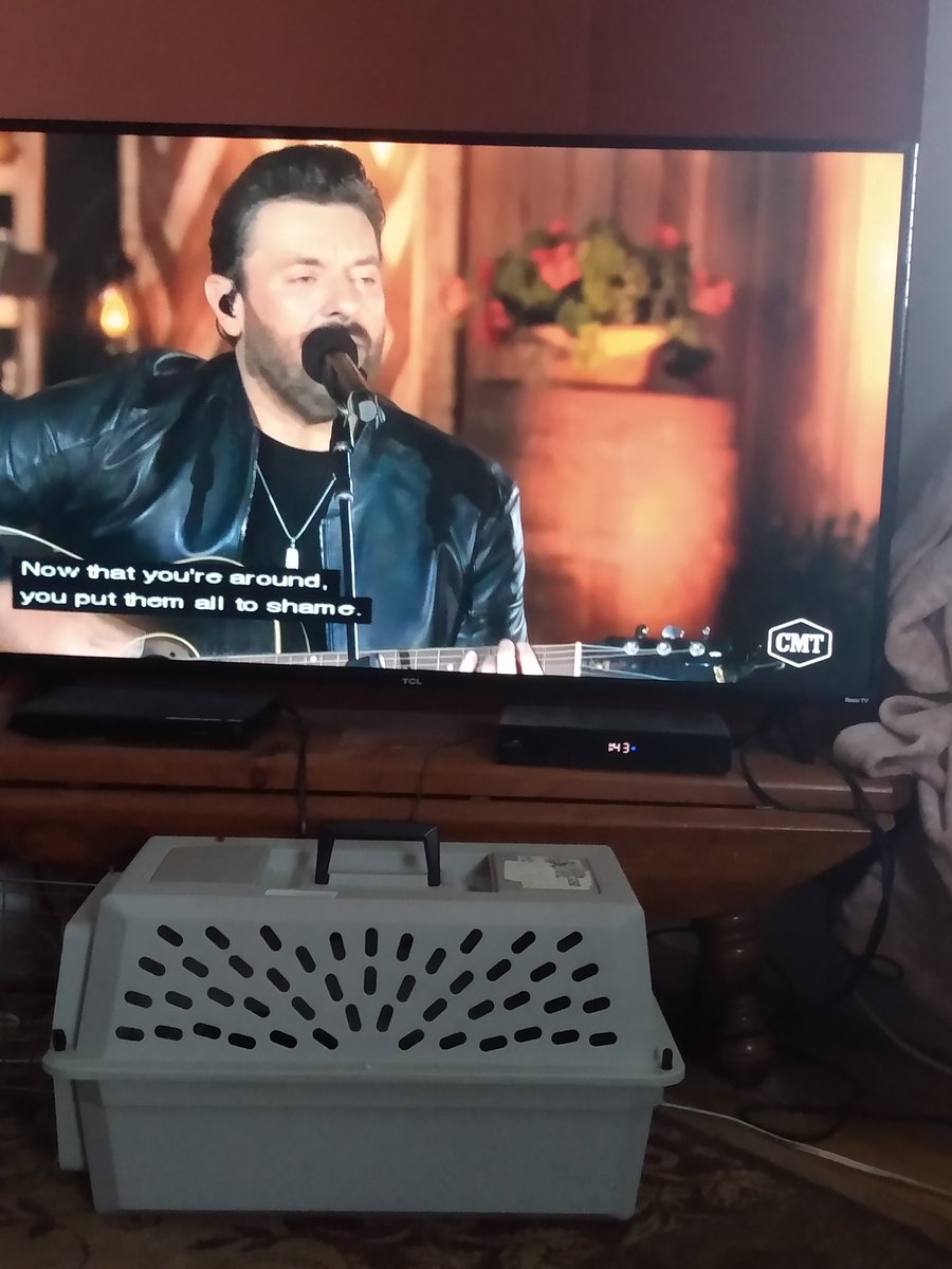 LukeBryanfan86's tweet image. Chris Young on #CMTCampfireSessions 🤠🔥🥰❤️❤️❤️❤️❤️❤️❤️