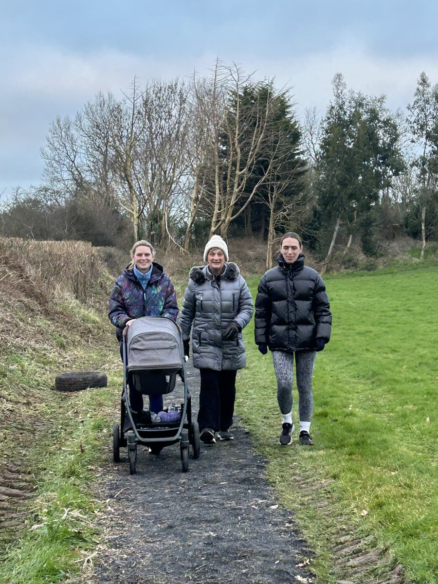 ahane_limerick's tweet photo. Bhí trathnóna iontach againn ag siúl agus ag rith le chéile le ‘Ireland Lights Up’ i gcomhpháirtíocht le Operation Transformation agus Get Ireland Walking Dé Sathairn i Pháirc Mac Aoidh! 1/4 @AhaneGAAClub 
#operationtransformation #gaagaeilge https://t.co/WlfvzGwqqZ