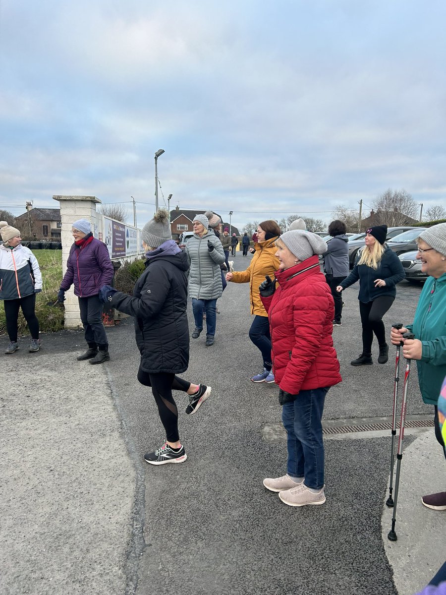 Bhí trathnóna iontach againn ag siúl agus ag rith le chéile le ‘Ireland Lights Up’ i gcomhpháirtíocht le Operation Transformation agus Get Ireland Walking Dé Sathairn i Pháirc Mac Aoidh! 1/4 @AhaneGAAClub #operationtransformation #gaagaeilge