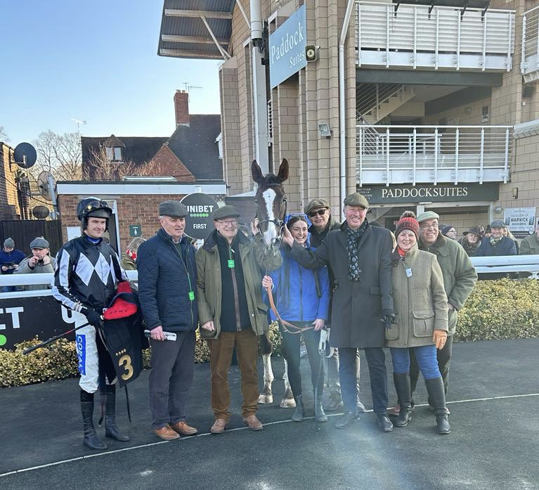 TizzardRacing's tweet photo. Diamond Ri looking quite the poser after his win today @warwickraces great ride by @brendanp1995 

Well done to The Wychwood Partnership 👏🏻 

@coralofficial 
@doyle_racing https://t.co/3E7j72GBty