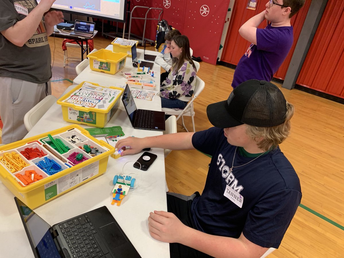 DeniseAyres13's tweet photo. Wrapped up #Elementary #Robotics workshops this morning and now #MiddleSchool workshops are underway. #CelebrateBISD #BuildingCareerReadiness https://t.co/A10uTMympY