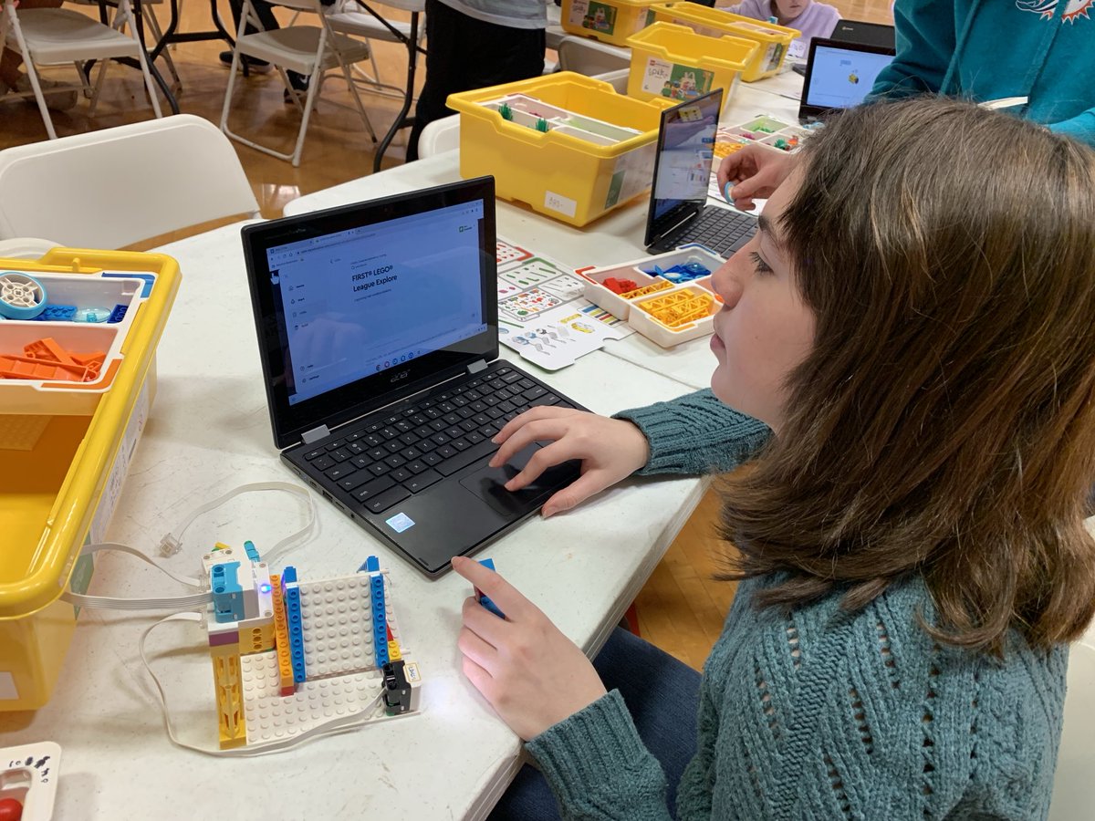 DeniseAyres13's tweet photo. Wrapped up #Elementary #Robotics workshops this morning and now #MiddleSchool workshops are underway. #CelebrateBISD #BuildingCareerReadiness https://t.co/A10uTMympY