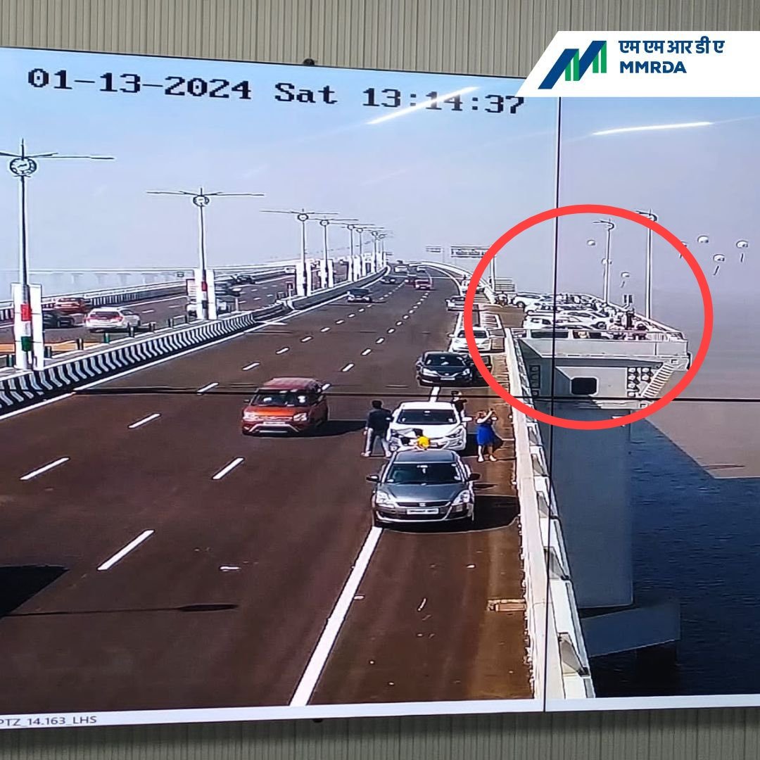mumbaimatterz's tweet photo. Meanwhile #Mumbaikars & #NaviMumbaikars thinking this is a Viewing Deck / Selfie Point on #MTHL 🤪
Pic via @MMRDAOfficial https://t.co/nB8uZn55wl