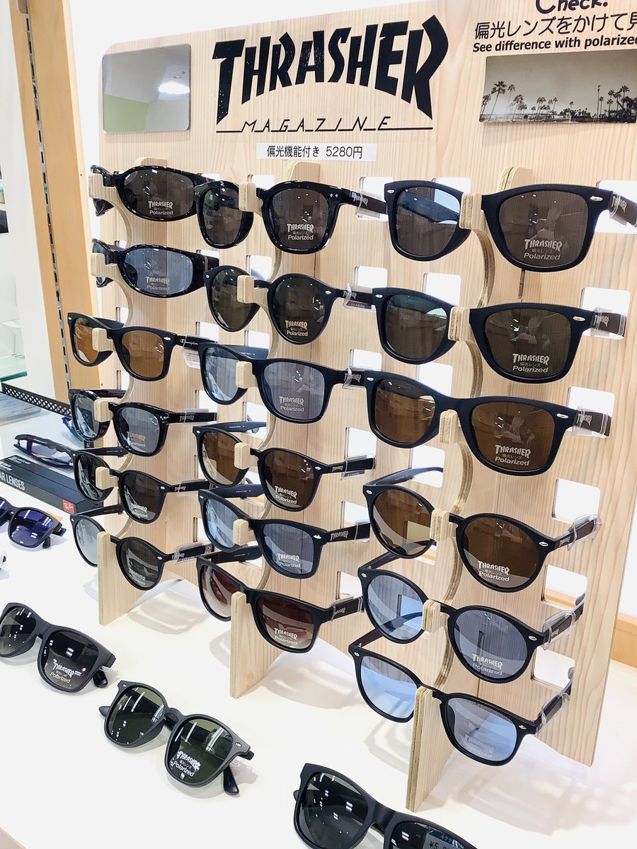 KikuchimeganeU's tweet image. スケートボーダーの方にはお馴染みの
THRASHERのサングラス

大変好評につき再入荷致しました！

偏光機能も付いてるので
道路や車の反射を大きく軽減致します🕶️

5280円とお試ししやすいのも嬉しいですね
迷ったら是非！

#THRASHER #スラッシャー
#サングラス