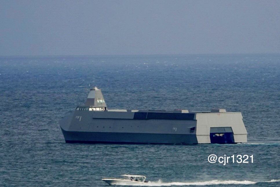 WarshipCam's tweet photo. U.S. Navy experimental littoral combat ship Sea Fighter (FSF-1) off of Dania Beach, Florida - January 13, 2024 #seafighter #fsf1
SRC: TW-@cjr1321 https://t.co/IvUTzi6swc