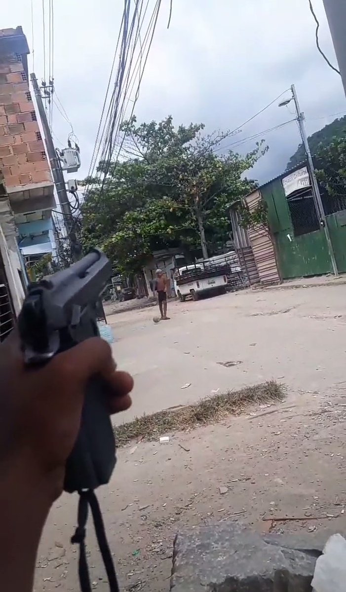 Opesadelo01's tweet image. Materia do   #JORNAL_EXTRA : 
O #Tráfico impõem 
#proibição de carros de aplicativo, moradores da Zona Oeste do Rio #denunciam interferência do tráfico na #Gardênia_Azul motoristas de #Uber e 99 não podem acessar algumas área.