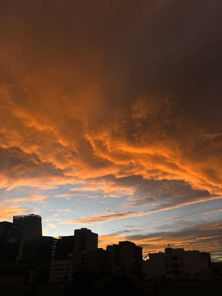 lauord's tweet photo. Los atardeceres que nos ha dado la Cdmx últimamente ✨🧡 https://t.co/2ABVnhqR32