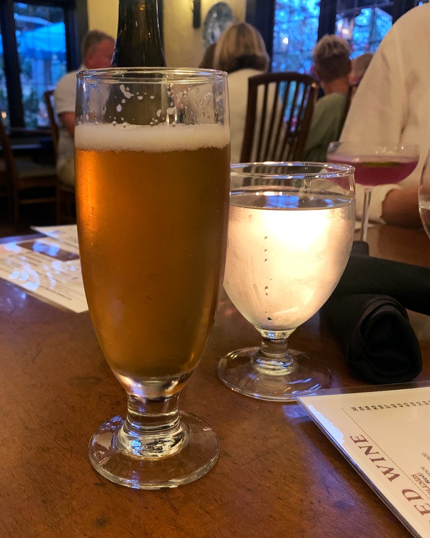 Who else is glad it's the weekend? 🍻 

From hoppy beer pints to elegant wine or our revolutionary zero-proof mocktails, we've got the perfect pour for your Saturday shindig. 

Book a table! We'll see you soon: bit.ly/3TCbBYv

#Beer #Victoria