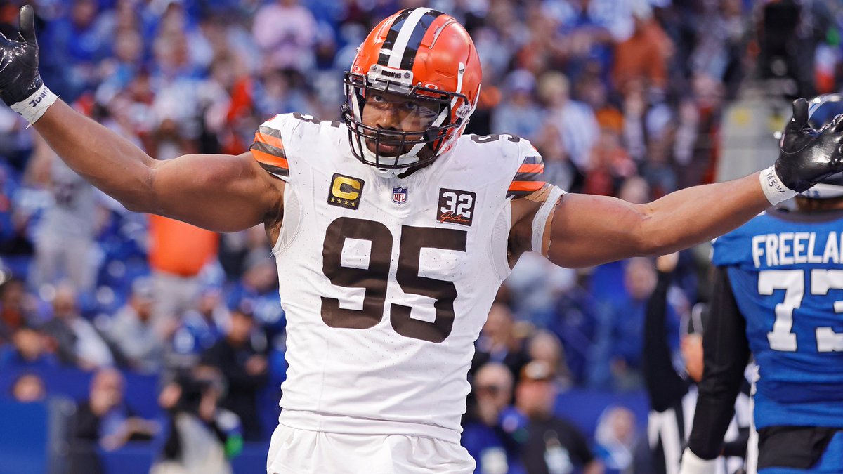 DonChed54's tweet photo. Myles Garrett against the Texans:

2 Solo tackles 🫡
0 TFL 🤯
0 QB Hits 🤫
0 Sacks 😤

DPOY 😈 https://t.co/tgyCLW5nQB