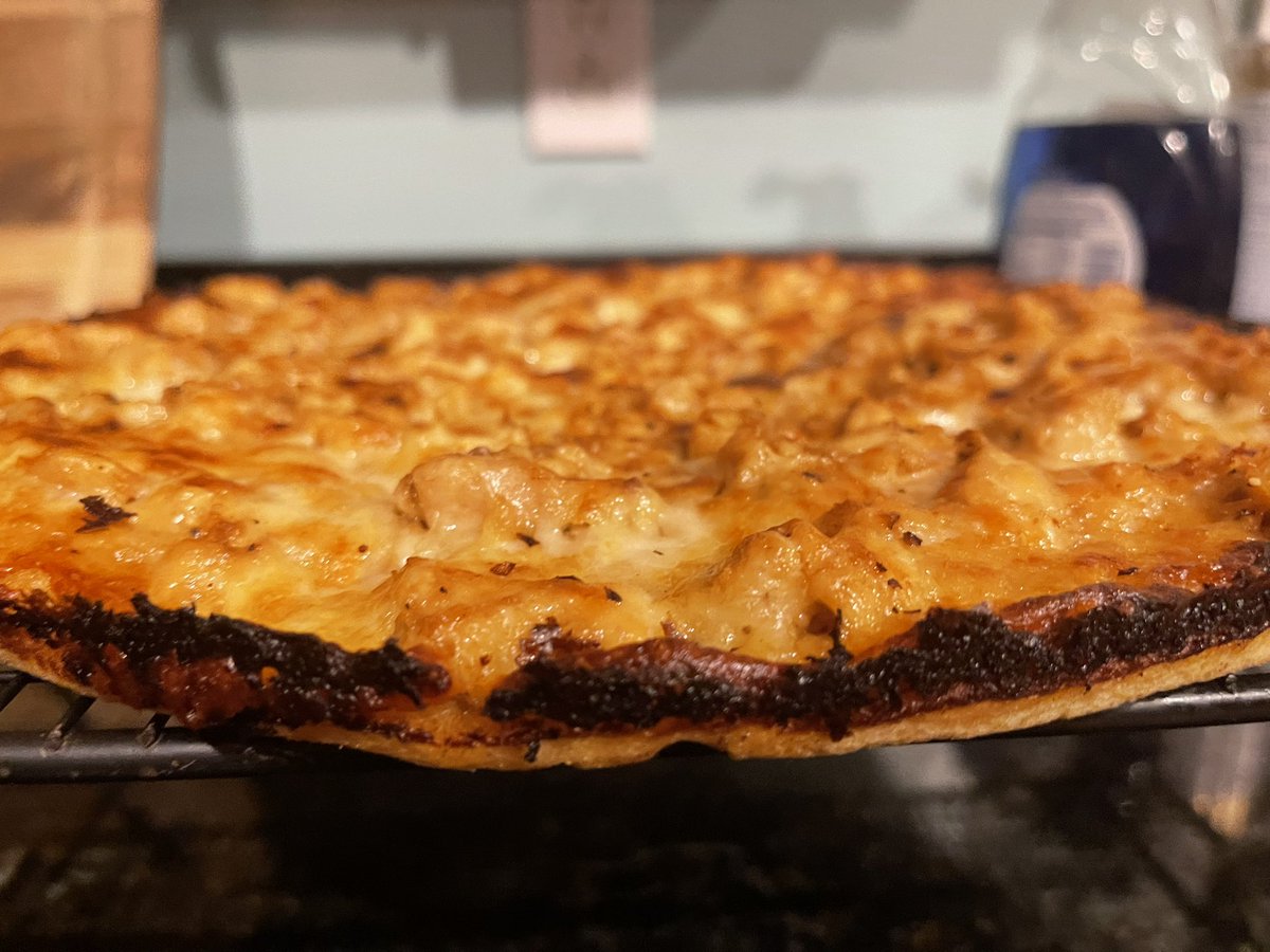 TheEpcotIbis's tweet photo. My pizza is better than yours. #ssbp #lacededges https://t.co/8mRGehH9fm