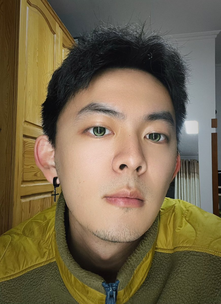 Grey117G's tweet photo. 换个眼珠子 https://t.co/qpsLO2PzBV