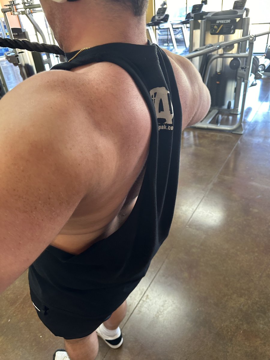 CodyTaylor68's tweet photo. Heavy back day! Starting to see some good results! #JuniorSeasonLoading #TrenchGang #KeepGoing #IAintPlayin #ImComin https://t.co/LKdiQiLpNs