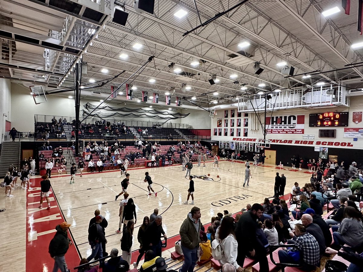 TheKokomoPost's tweet photo. We’re at Taylor High School for The Kokomo Post Sports Game of the Week! Tonight, the Taylor Titans will host the Western Panthers.
We will be posting score updates as well as photo and video coverage throughout the game. #TKPSGameOfTheWeek #CityOfSports https://t.co/w6dRGBnOvQ
