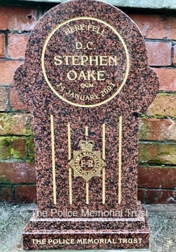 Today we remember D.C Stephen Oake QGM of GMP who was murdered on this day in 2003 whilst arresting a terrorist. We were honoured to unveiled our memorial to his service, bravery &amp; sacrifice in 2006 <a href="/gmpolice/">Greater Manchester Police</a> <a href="/GMPFederation/">GMP Federation</a> #HonouringThoseWhoServe #PoliceMemorials #PoliceFamily