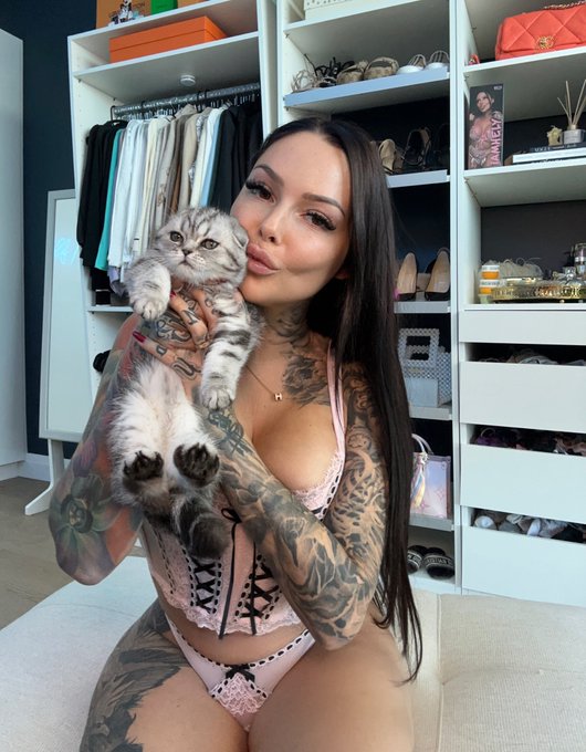 2 pussy https://t.co/QSJbxFmYK2