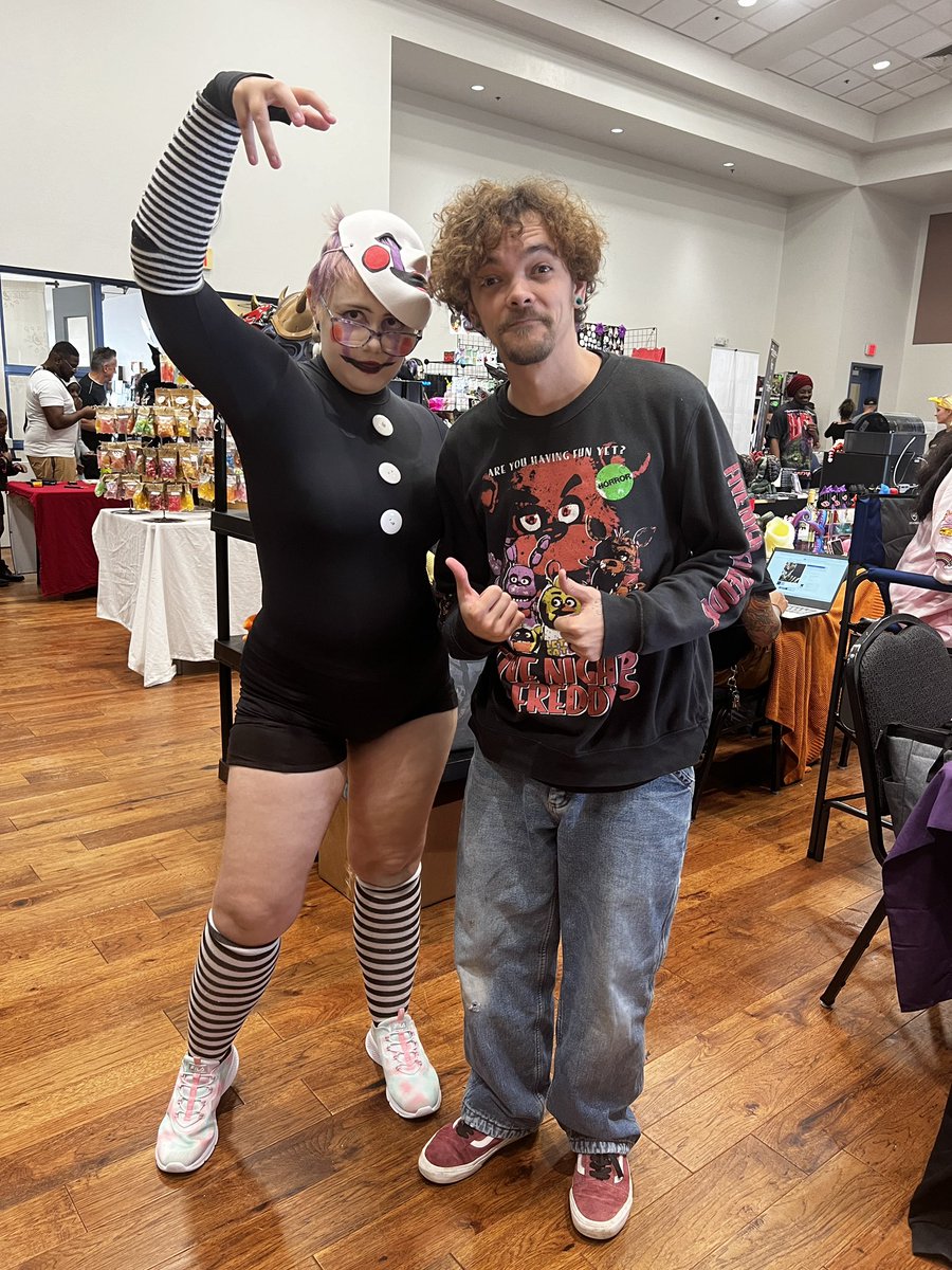 fxxdxg's tweet photo. The #PowerRangers / #Fnaf crossover you never saw coming! 😱 The #fnafers are so amazing! 😭 Met a bunch of #fnafmovie fans, a person who was  already a fan of my band, a kid dressed as Gregory who knew everything about me 😳, and Asher taught me how to properly #Powerslide. https://t.co/7FHX8KHGDn