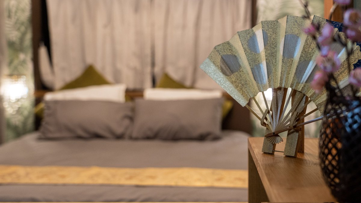GeishaHouseA's tweet photo. Our "Atami Room" features a queen size bed and is inspired by Atami’s retro tropical holiday vibes. Take a relaxing break with us!
https://t.co/4vaqUHZvo9 https://t.co/4Lp9GRNlNr