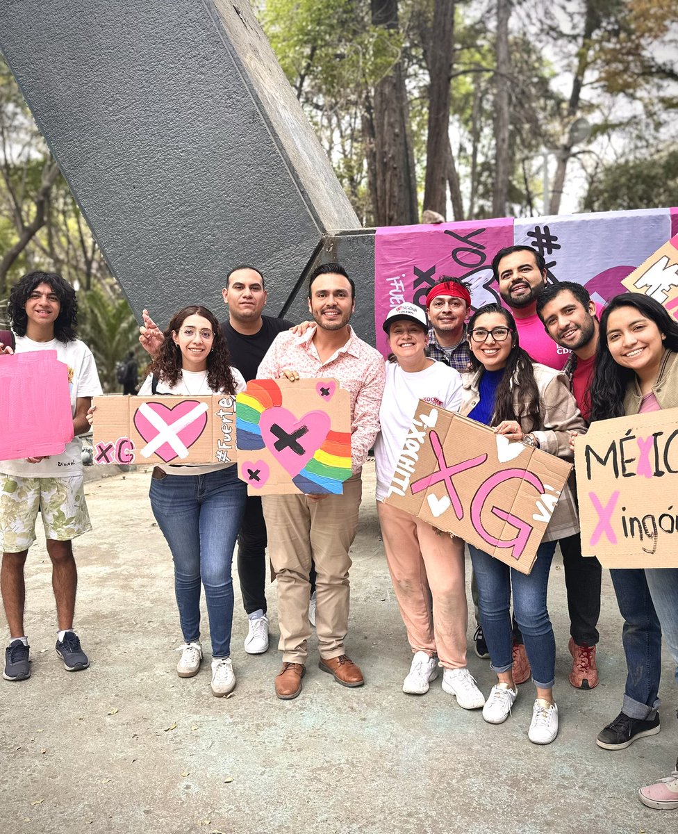 MiguelPenaflor's tweet image. Quienes creemos que un cambio de rumbo en el país es posible con @XochitlGalvez como la primera mujer Presidenta de México 🇲🇽 nos alistamos para acompañarla en su cierre de precampaña.

¡Vamos juntos por la victoria! 💖🤞🏽✨

#MerecesMás #FuerteComoTú