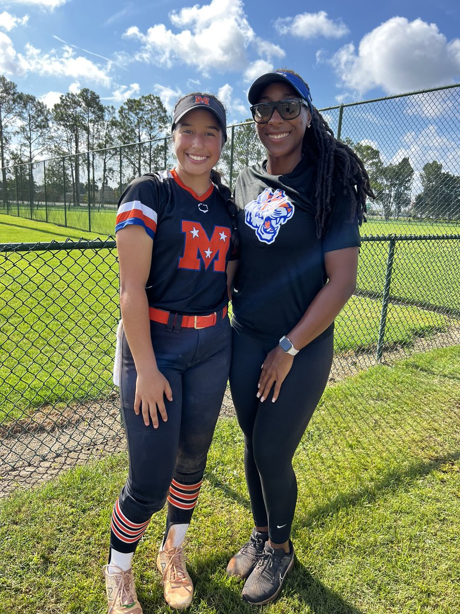 AriDiazJimenez's tweet photo. So excited to announce my commitment to Savannah State University! Go Tigers!!💙🧡🐅 @SSU_Softball https://t.co/OJKWpoJDUn