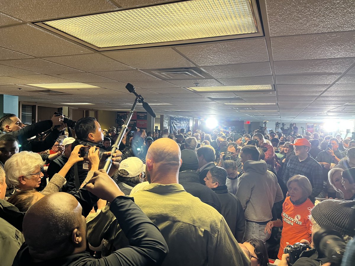 bobvanderplaats's tweet photo. Been here before…2008, 2012, 2016…this energy and these crowds signal a BIG Iowa Caucus night for ⁦@RonDeSantis⁩ #BeTheMovement https://t.co/gwBwlvHB8A