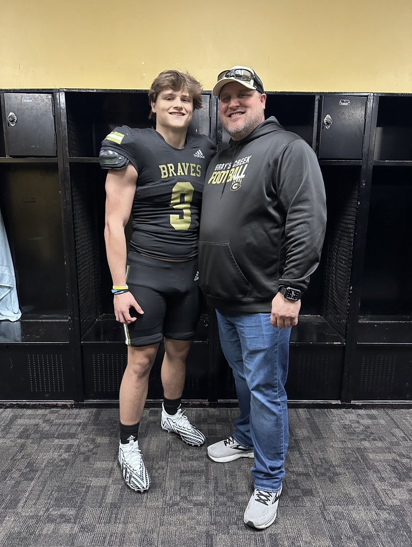 JacksonKarcher's tweet image. After an awesome visit today I am blessed to announce I received an offer from UNCP!! Thank you!!! @CoachHallUNCP @Coach_JWheeler @CoachBFri29 @Coach_Neely @UNCP_Football @t_y_l_e_r_davis @IsaiahKennedy_ @CarawayKaleb @MattArgent2025 @klassydesignve1 @CoachJonSherman…