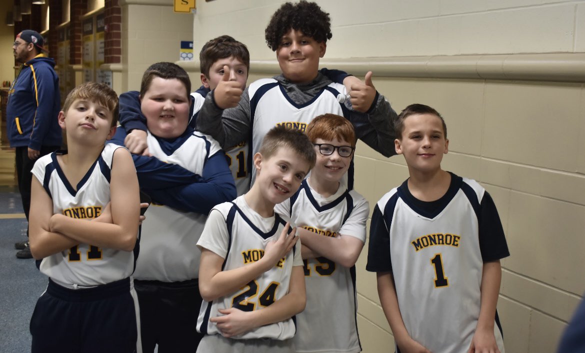 Ed_Beck_'s tweet photo. We had a great night celebrating our Boys Youth BKB teams at the Monroe HS Varsity game on Jan. 5th. The little guys enjoyed making a tunnel for the Big Boys!

Thanks to @HornetsInGame for making it happen! https://t.co/VdLBeOL1XK