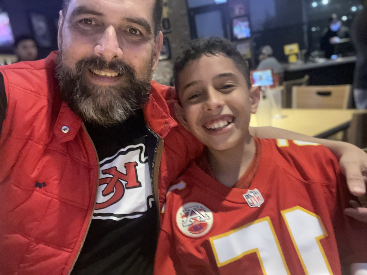 galindonut's tweet photo. @AztecaDeportes #RitualNFL 
Vamos @Chiefs 🏈💪🏻💪🏻💪🏻 https://t.co/8dFrLy48xw