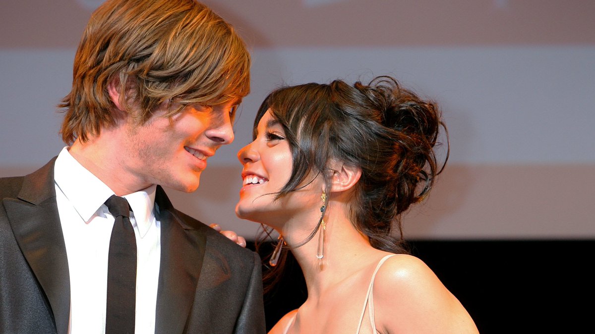 CEOTESLAy8's tweet photo. January 28, 2009: Vanessa Hudgens and Zac Efron attend the "High School Musical 3" Premiere at the Shinagawa Prince Hotel in Tokyo, Japan. https://t.co/wkEStRh42x