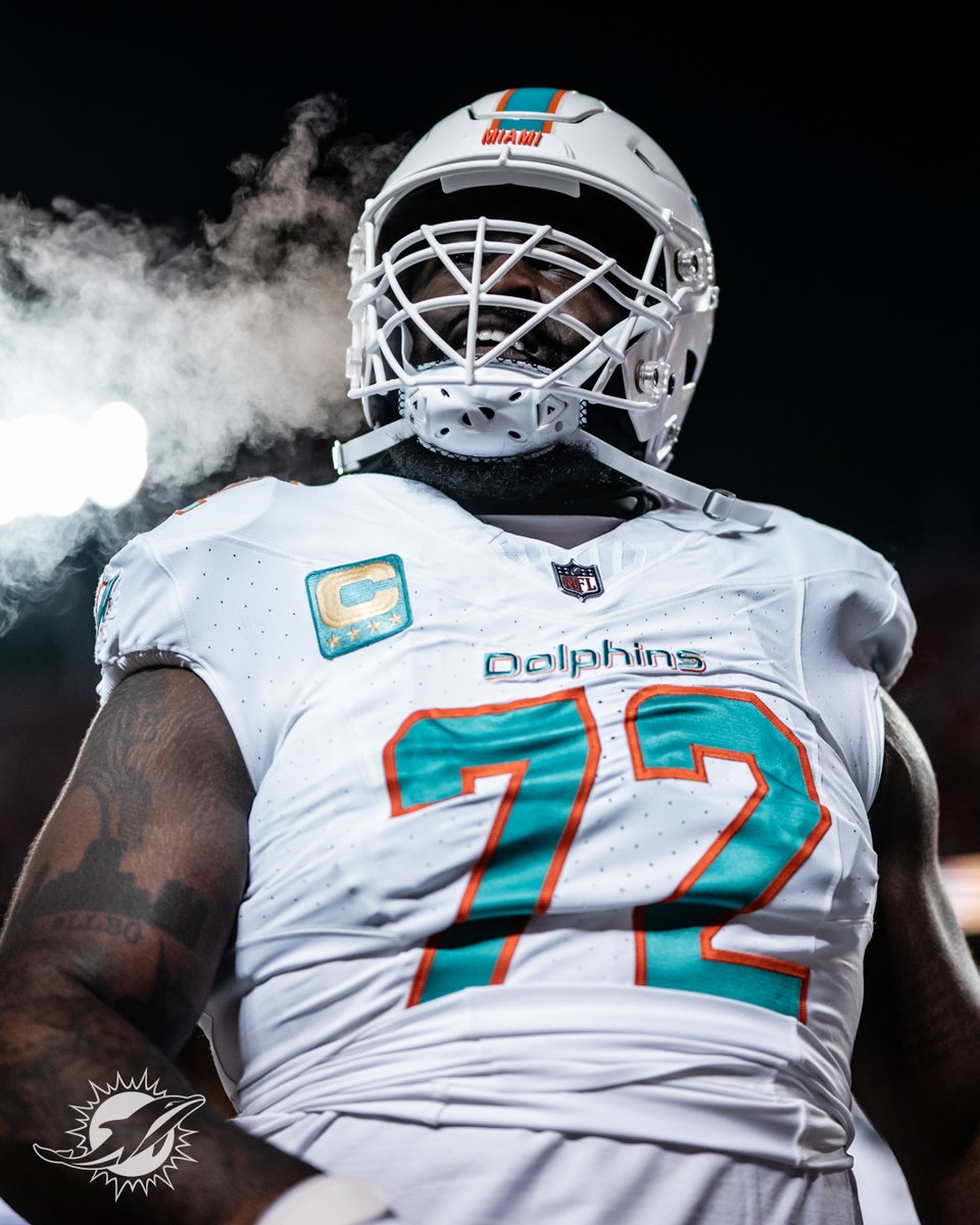 “No sleeves. It’s a football game.” - <a href="/T_Armstead72/">T. Stead 🎤🎧</a>