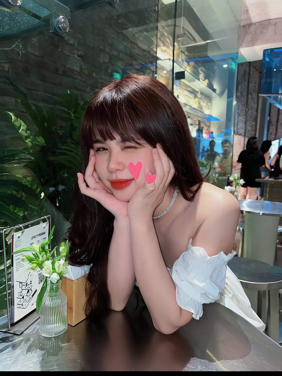 MinHee138's tweet photo. Họ gọi em là người đẹp
Vậy anh có thể gọi em là người yêu không https://t.co/Pr91rqF2Tg