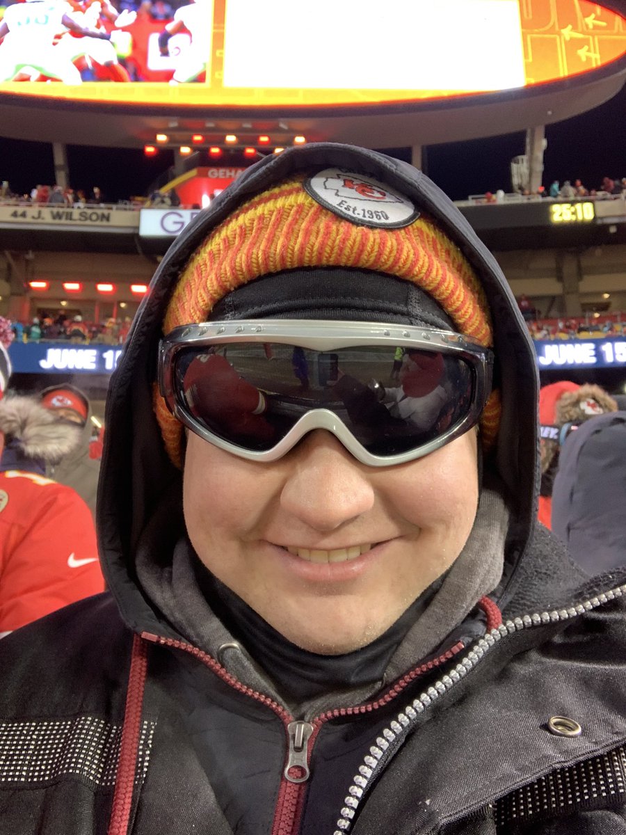 gabeswartz_'s tweet photo. I can’t believe there are real human beings who are supposed to throw and catch a football tonight. https://t.co/8C0gUltHPi