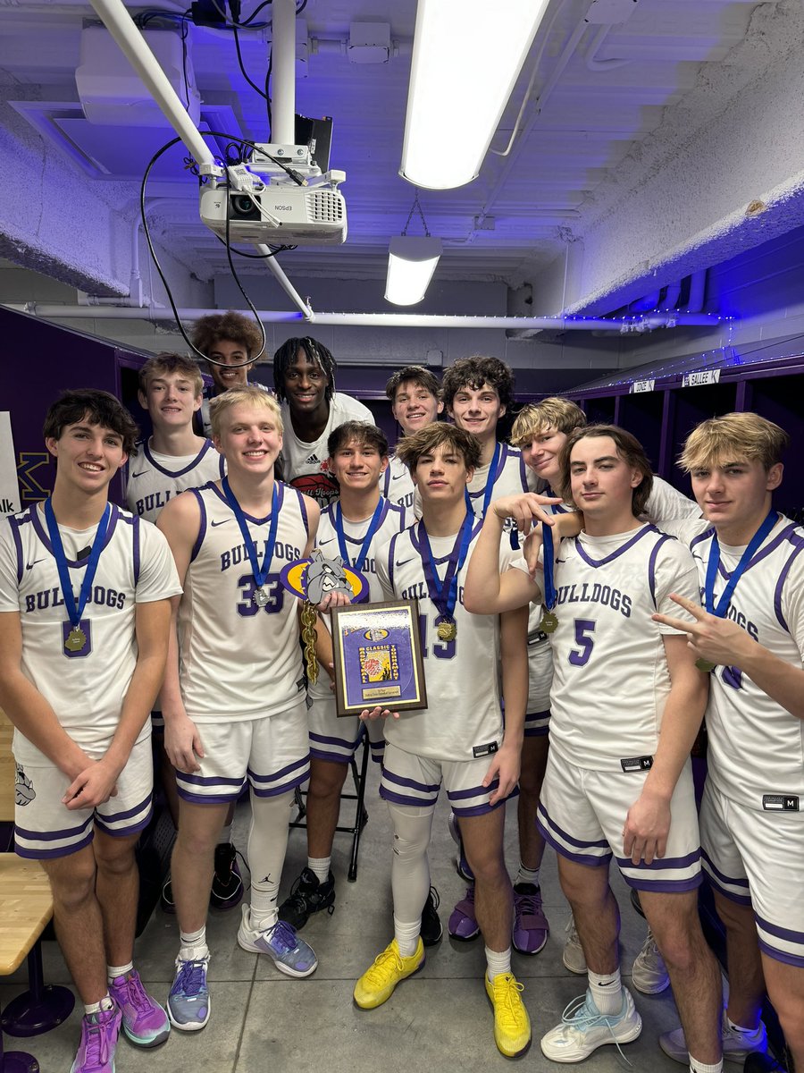Bulldogs win the Kearney Classic Championship 🏆 50-43 vs Platte County! Davin Hanna led the way w/17 pts. Aden Sallee finished w/12 pts and Harvey Sayon finished w/11 pts! DOG of the game went to the entire team. Took a team effort today winning 🥇 for the first time since 2017!