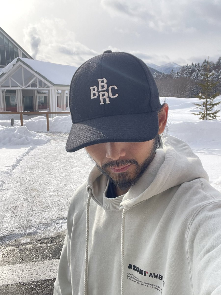 Mr Gentle Ape tweet media