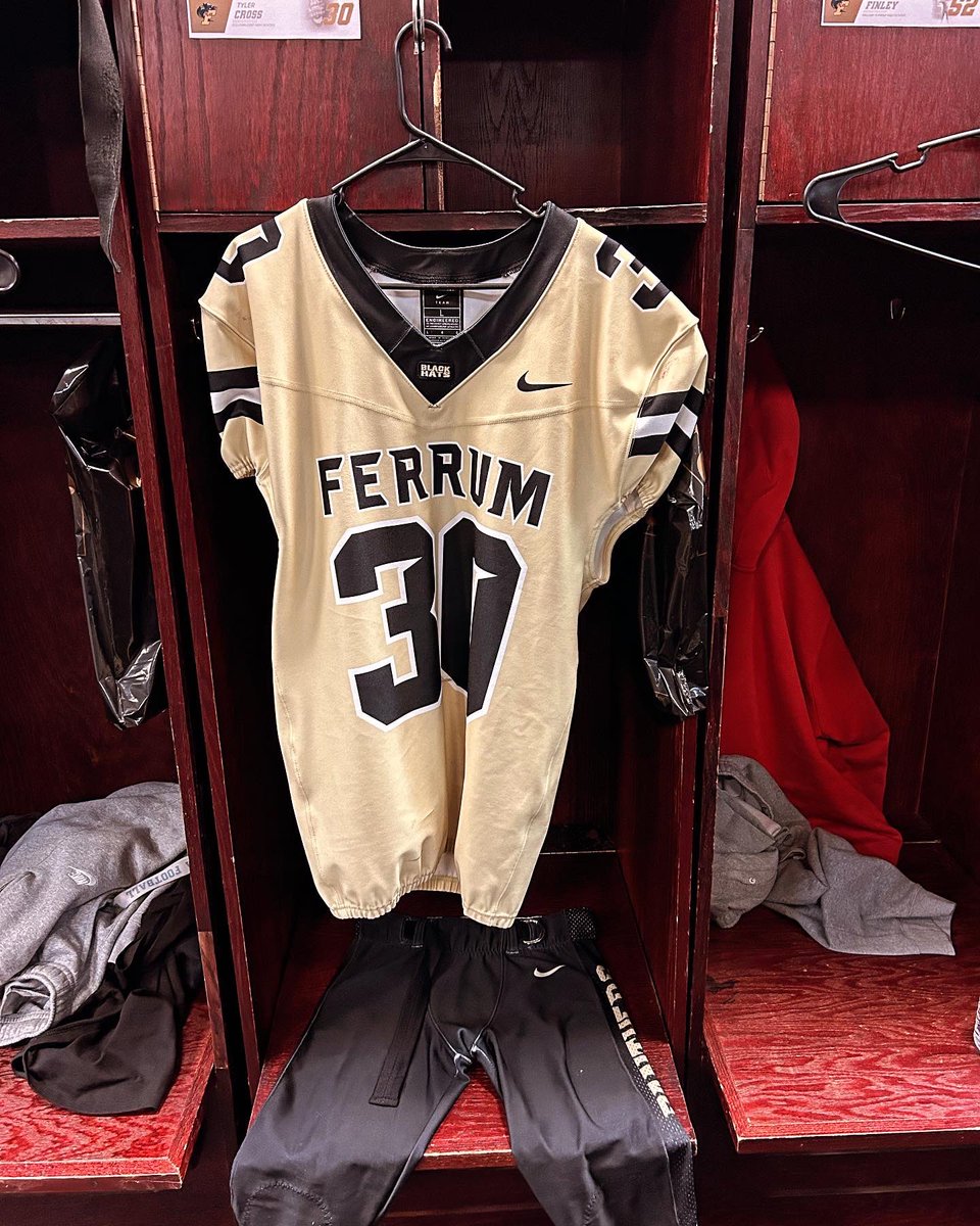 Had a great official visit to <a href="/FerrumFootball/">Ferrum Football</a> thank you <a href="/coach_J_Santi/">Jesse Santiago</a> and all the other coaches for having me!!