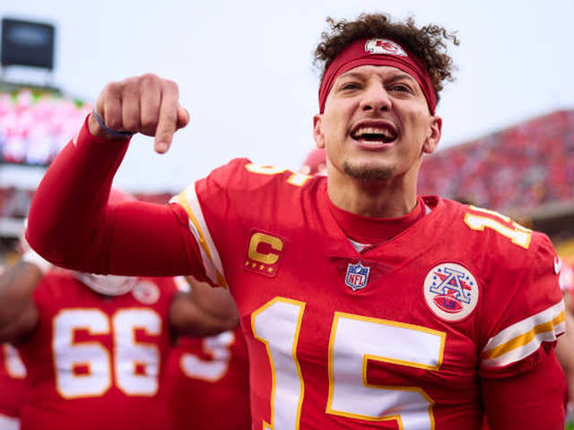 CrocoPicks's tweet photo. DINAMICA #NFL
Si los Chiefs ganan y cubren la línea hoy, voy a regalar $2000 mxn entre los likes ❤️ y RT 🔁
Todos participan aquí, solo queda que los Chiefs resuelvan 🔥
Suerte a todos y vamos por ese money 🏈💸 https://t.co/2MKVmyzFi7